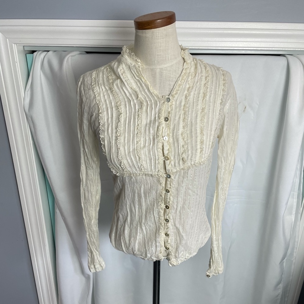 White lace top with small buttons size 1
